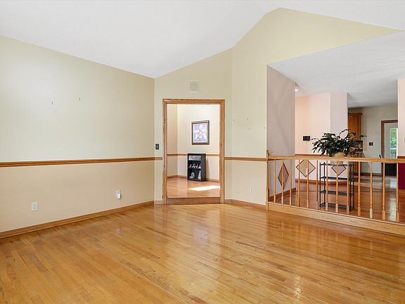 3rd image of 326 Locust St