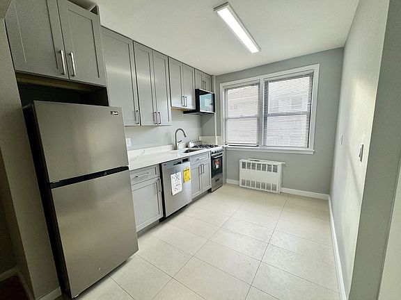 4th image of 470 E Broadway #C6