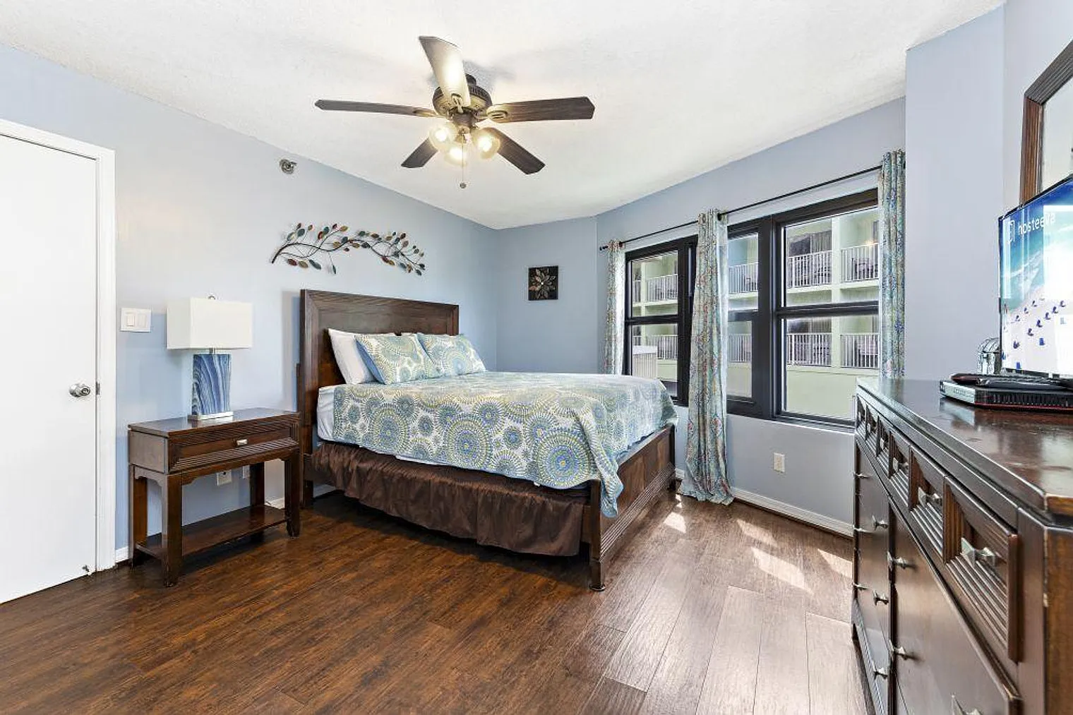 2 bed, 2.0 bath, 871 sqft, $2,160 — Photo 2