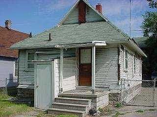 2nd image of 1679 Pinewood Ave