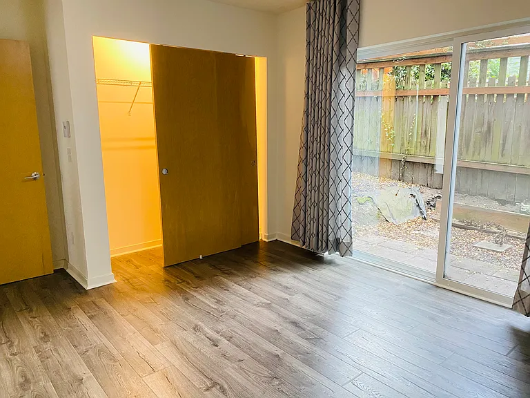 2322 E Denny Way — Photo 5