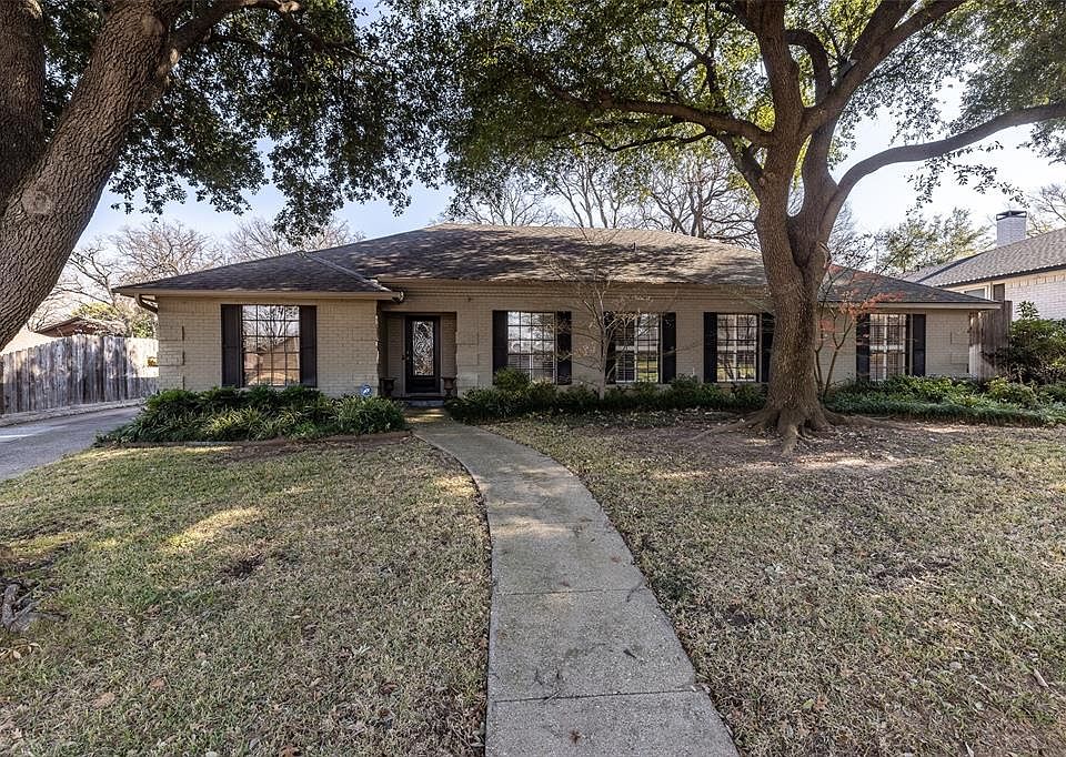 1st image of 2615 Rivercrest Dr