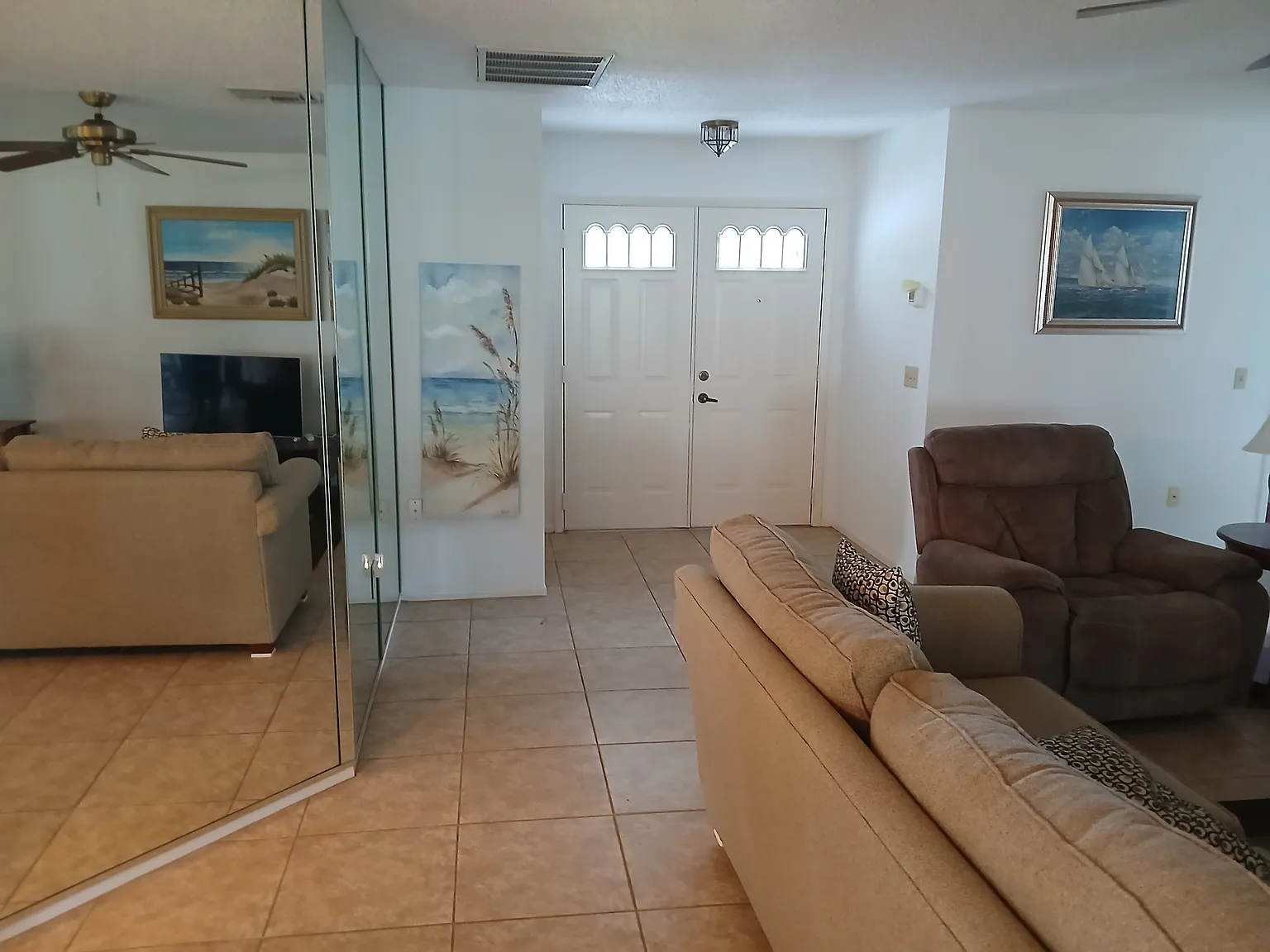 2301 Dorchester Ct — Photo 4