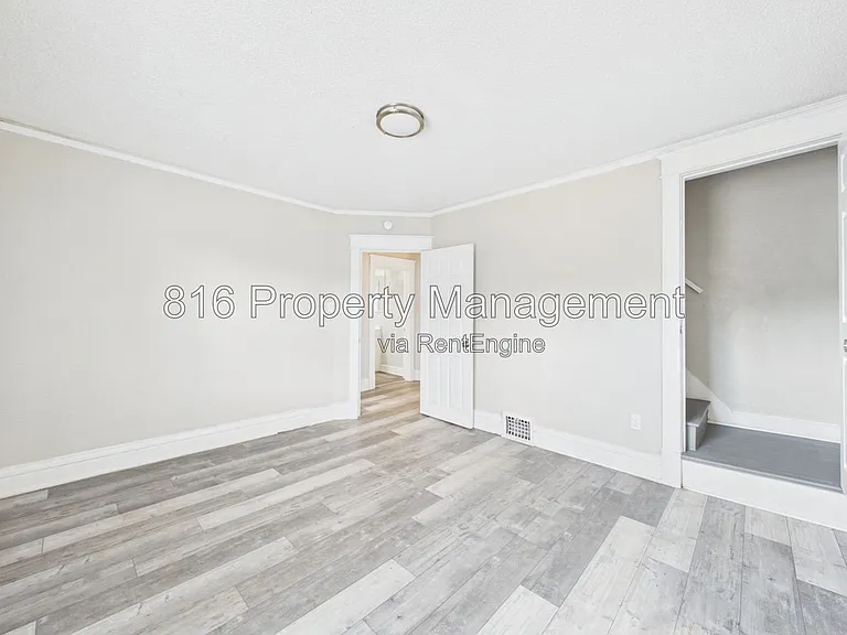 3205 E 31st St — Photo 26