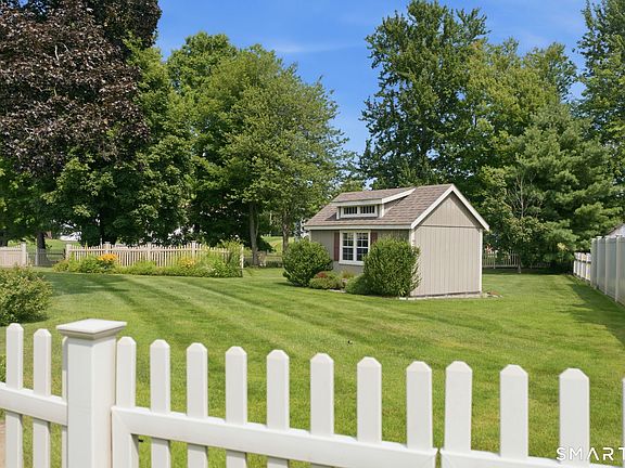 4th image of 17 Bobolink Lane