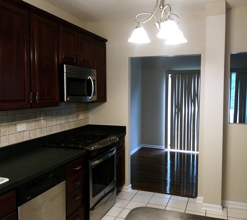 2nd image of 1078 S Parkside Dr #H2
