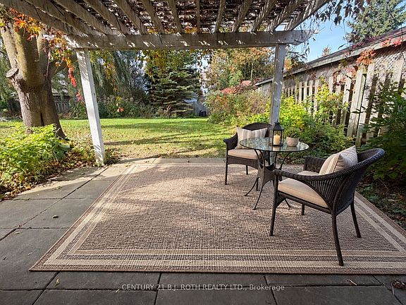 3rd image of 72 Allan St