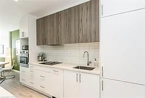 181 King St S #1010 — Photo 9