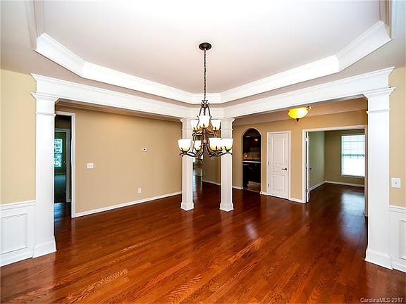4th image of 49027 Gladiolus St
