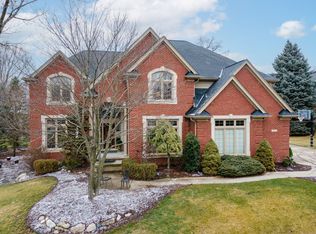 1927 Barrington Ct, Rochester Hills, MI 48306