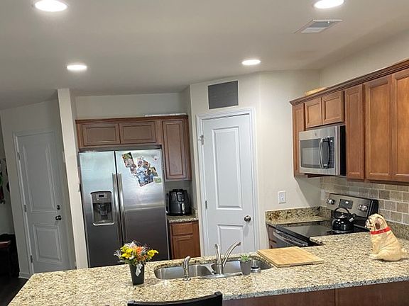 4th image of 513 Eastfair Dr