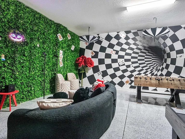 Building's Lounge