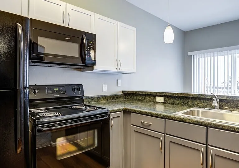 914 W Lake St — Photo 13