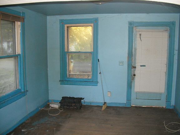 2nd image of 2514 Dana St