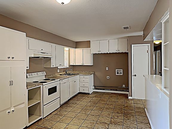 4th image of 930 Pampa Dr