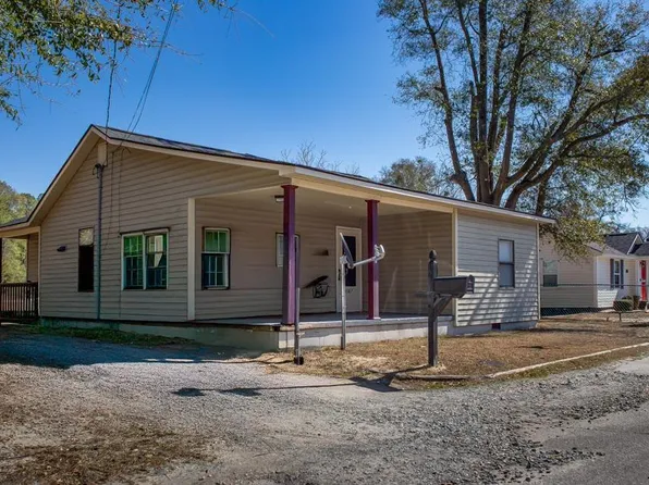 4067 Porter St, Hope Mills, NC 28348