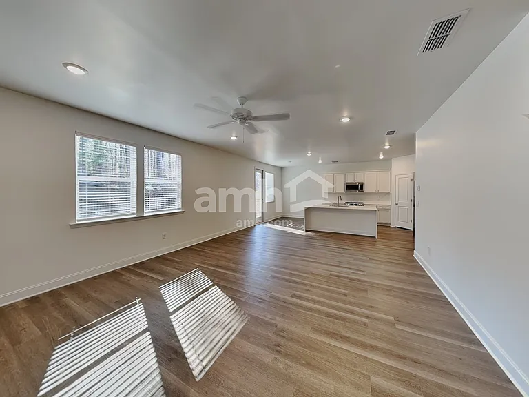 1409 Aquamarine Dr — Photo 5