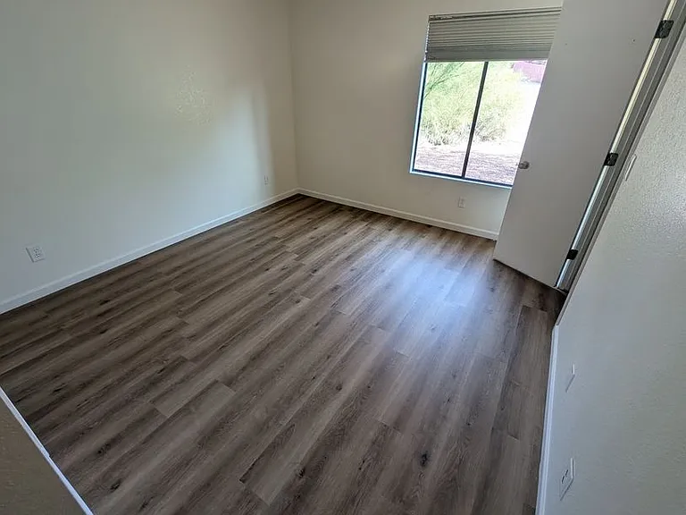 1430 N Leawood Pl — Photo 3