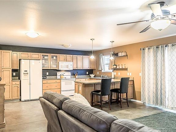 3rd image of 3968 Yorkshire Ct N