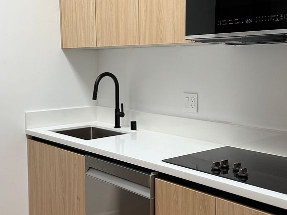 3rd image of 2851 S Sycamore Ave #1/2