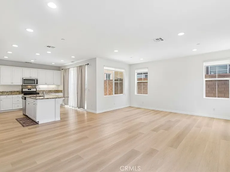2811 E Kendall Ln — Photo 8