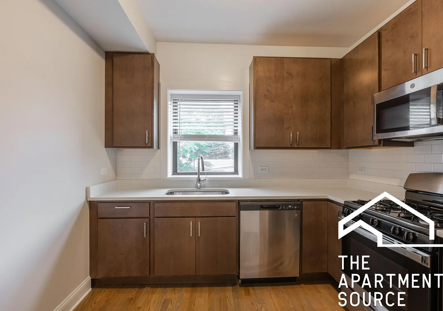 2 bed, 1124 sqft, $2,595 — Photo 4