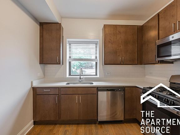 4th image of 3419 W Fullerton Ave #2