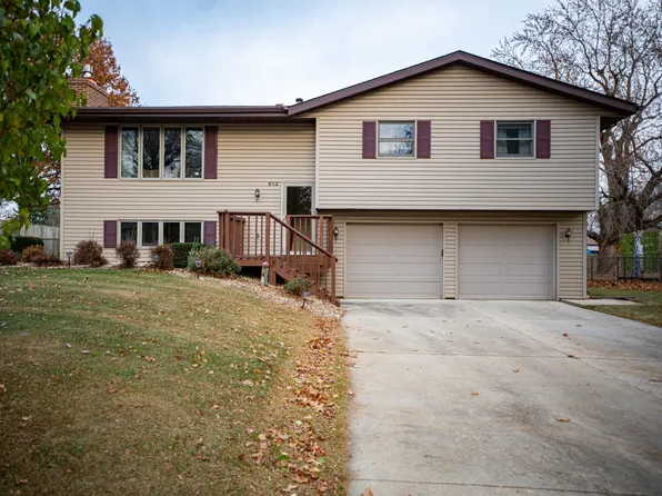 612 S Church St, Winnebago, IL 61088