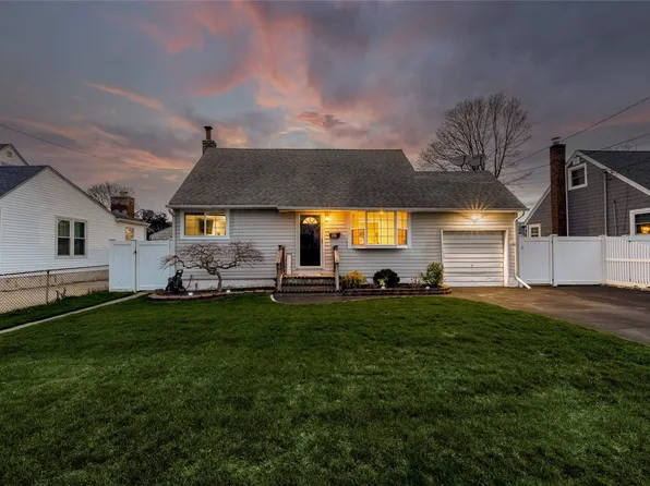 57 31st Street, Copiague, NY 11726