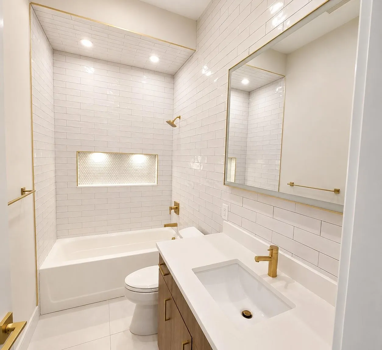 3 bed, 2.0 bath, 1613 sqft, $3,695 — Photo 3