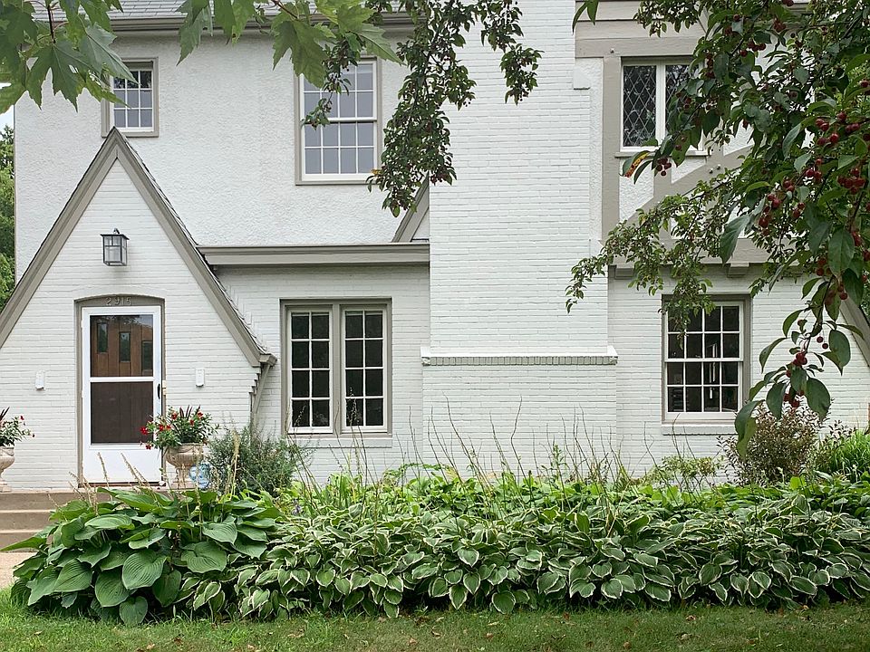 Main entrance for upper and lower units