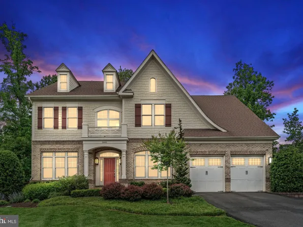 1681 Drewlaine Dr, Vienna, VA 22182