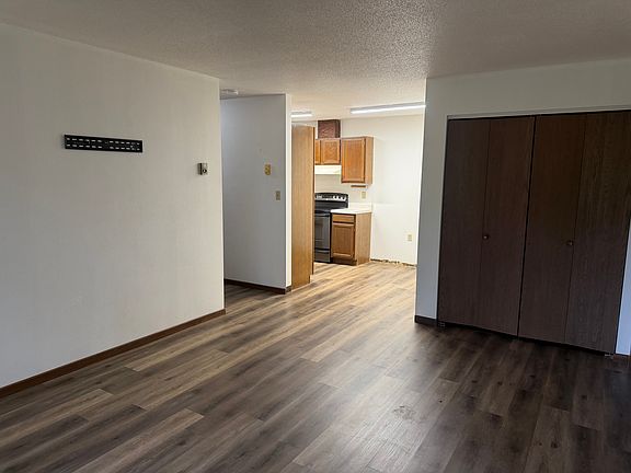 4th image of 302 Main St N #8