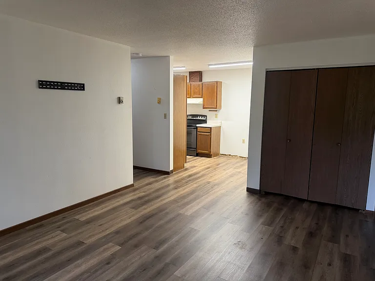 302 Main St N #8 — Photo 4