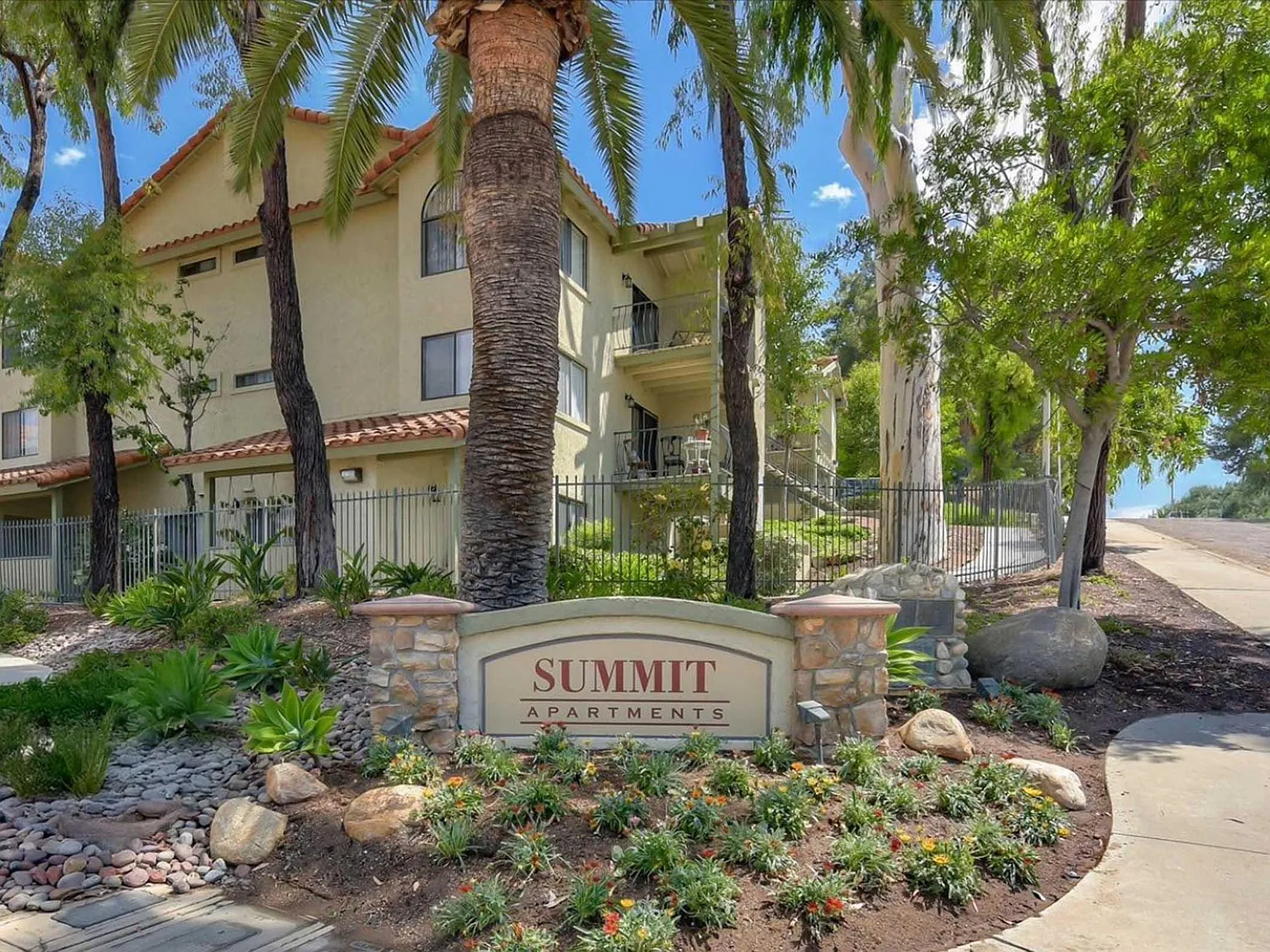 Summit Apartments — Photo 1