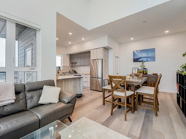 3564B Ryder Hesjedal Way — Photo 17