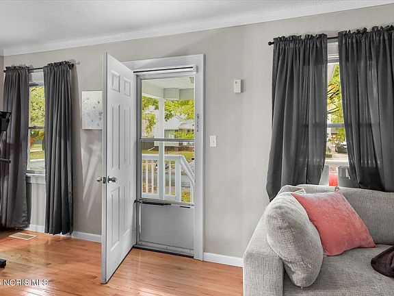 3rd image of 4409 Westway St