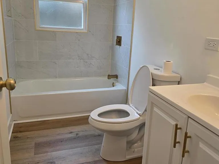 14916 Langley Ave — Photo 10