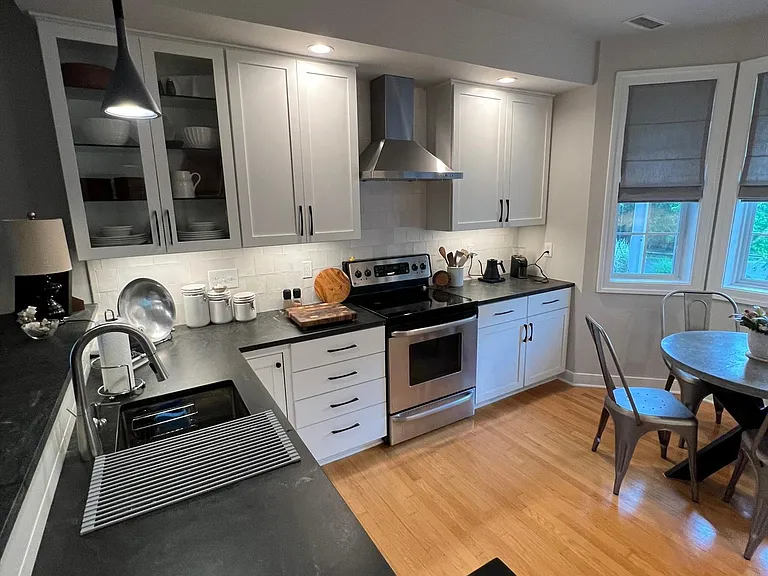 4896 Highlands Pl — Photo 4