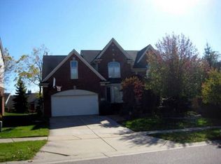 1748 Chase Dr, Rochester, MI 48307