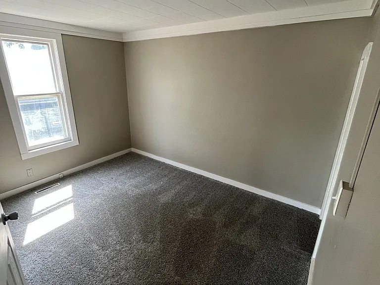 1209 E Cherry St — Photo 2