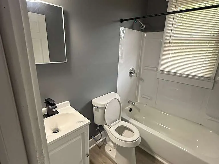 2676 Sturtevant St #4-1 — Photo 16