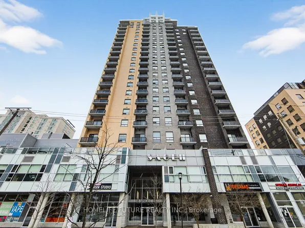 318 Spruce St #1601, Waterloo, ON N2L 0E9