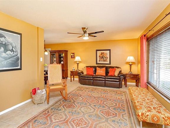 4th image of 10 Cornwall Ct