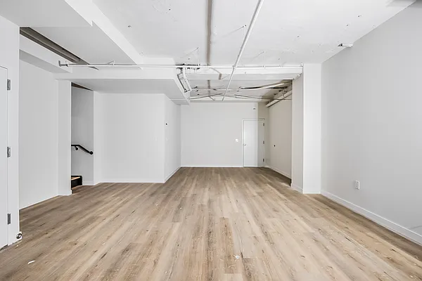 Rented by Nooklyn NYC LLC | media 43