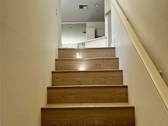 3rd image of 1805 Crescent Oak