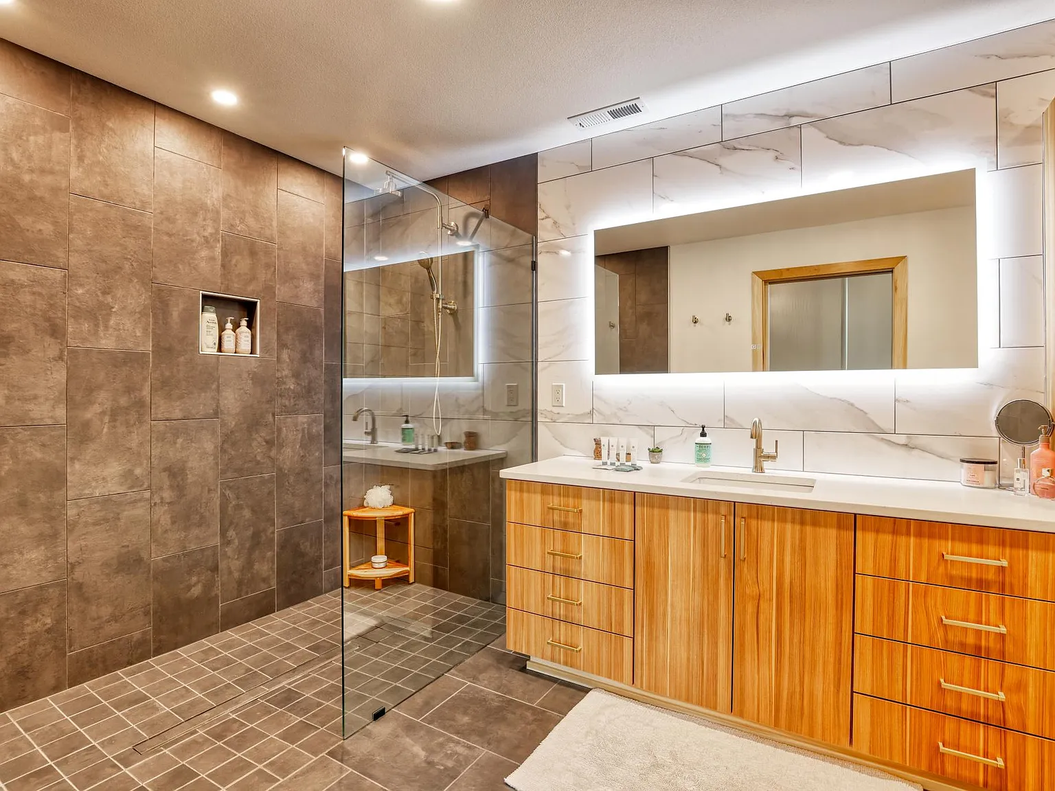 2 bed, 2.5 bath, 1650 sqft, $3,100 — Photo 2