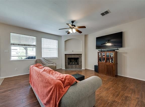 5th image of 2213 Sumac Dr