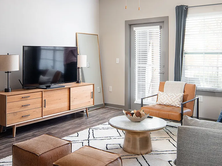 One White Oak Apartments — Photo 7