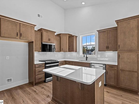 5th image of 114 Moorish Cir